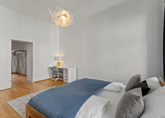 Close To Shopping Street I 2 Minutes To Naschmarkt Viena