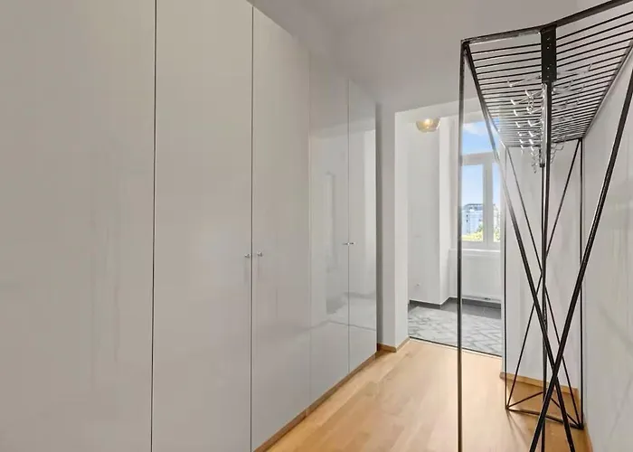 Close To Shopping Street I 2 Minutes To Naschmarkt Viena