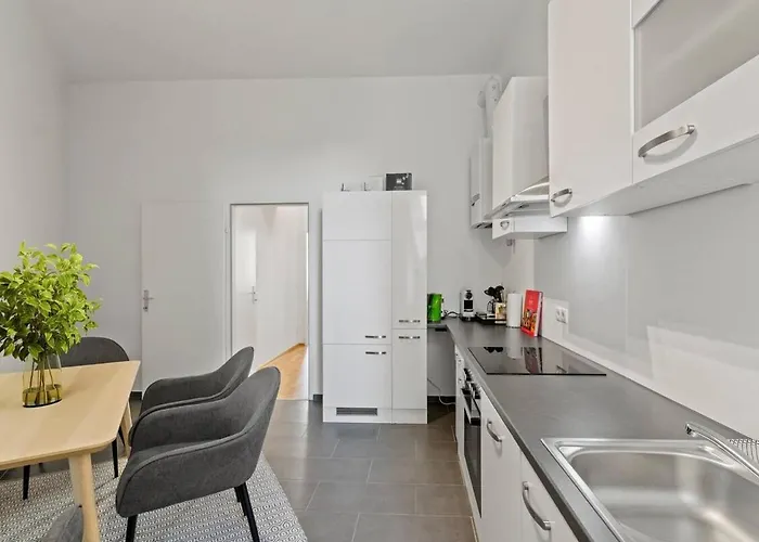 Close To Shopping Street I 2 Minutes To Naschmarkt Viena